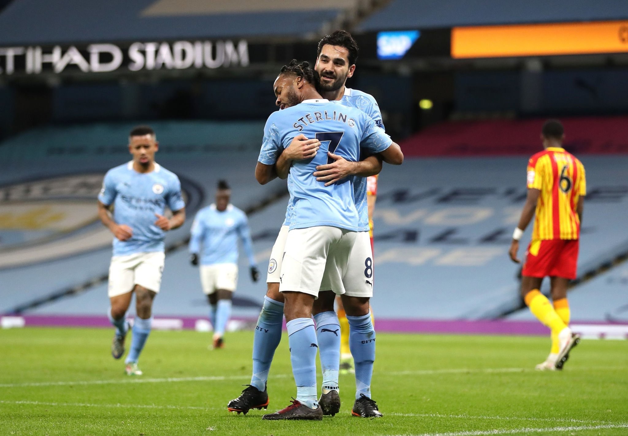 次斩获英超 次斩获英超